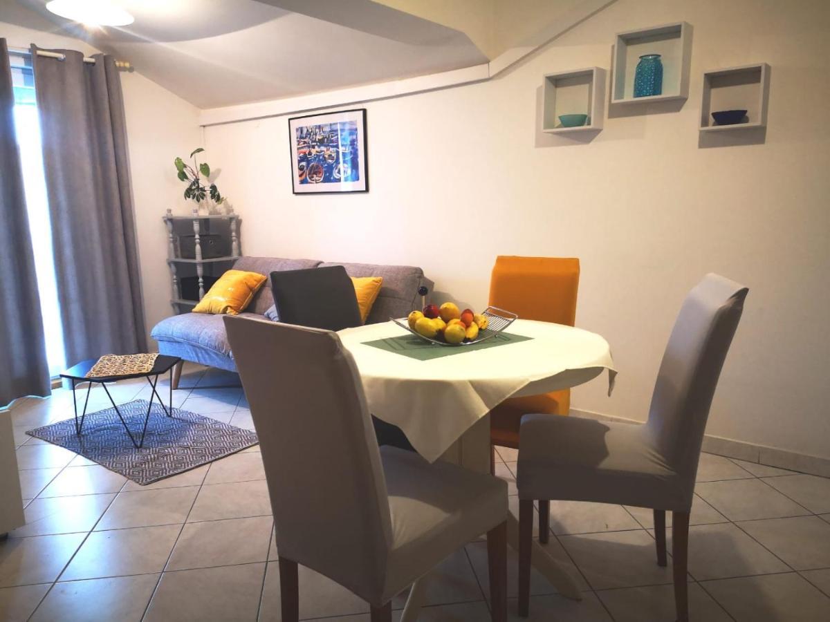 Apartments Suri Vodice Exterior photo