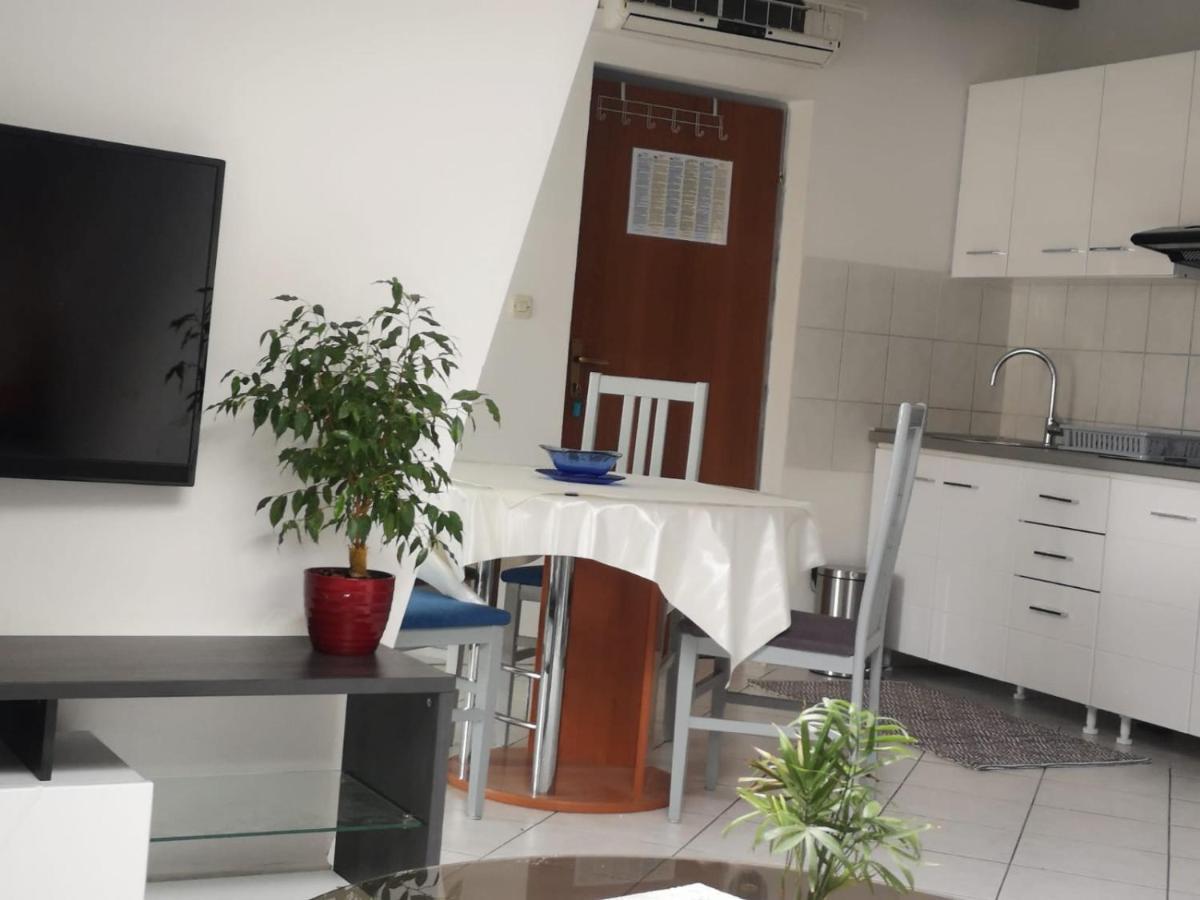 Apartments Suri Vodice Exterior photo